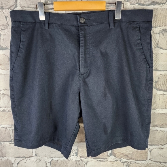 Banana Republic Flat Front  Short Mid Rise Straight Leg Charcoal Black Size 38 - Picture 1 of 12